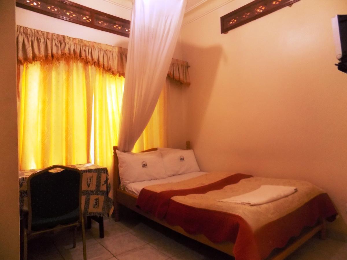 Rhino Motel Mbarara Екстер'єр фото