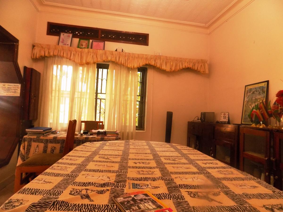 Rhino Motel Mbarara Екстер'єр фото