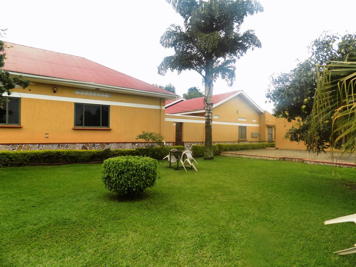 Rhino Motel Mbarara Екстер'єр фото